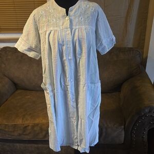 Miss Elaine Petite Pastel Embroidered Snap Button Down Nightgown Size: PS